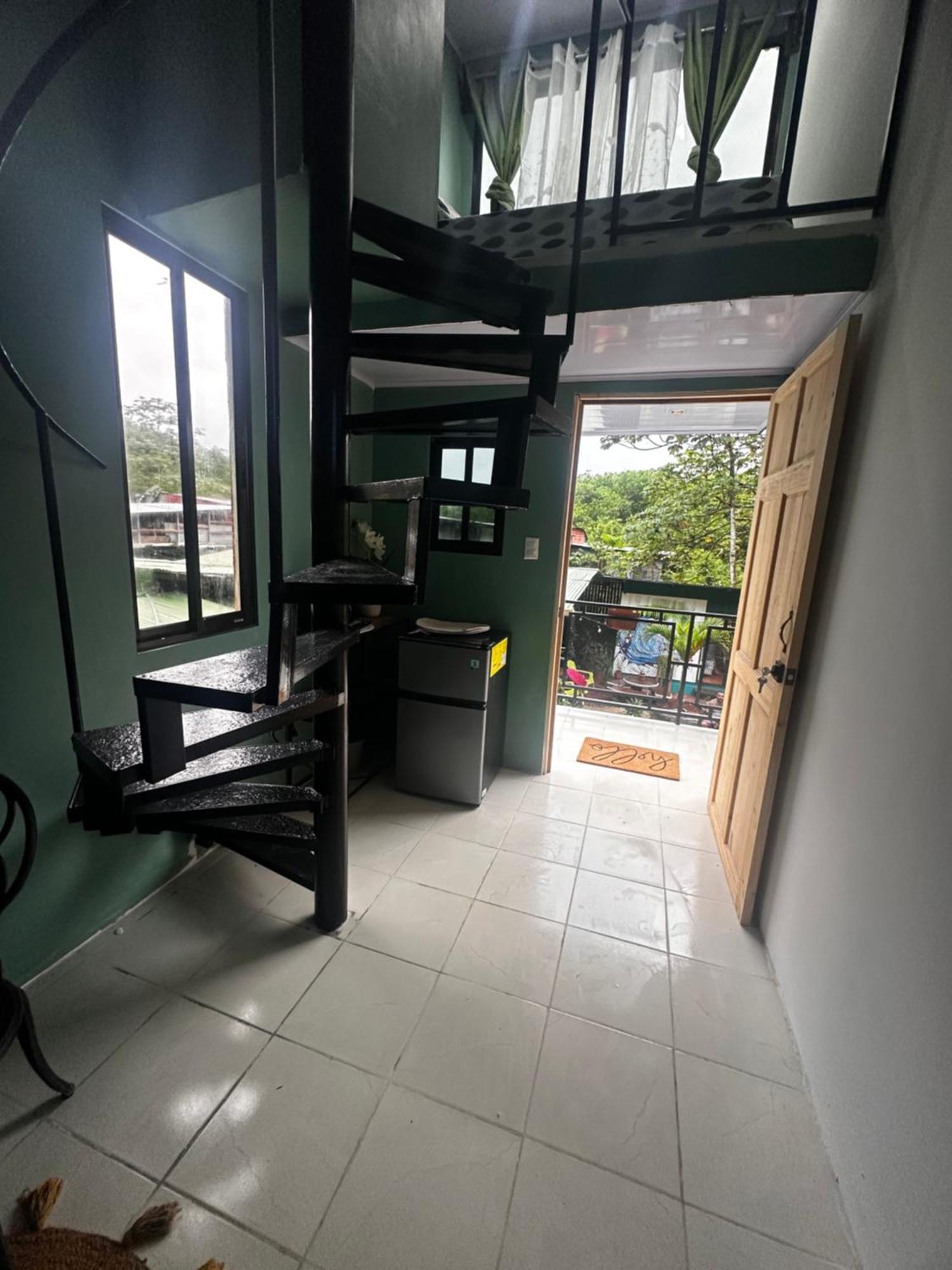 ケポス The Jungle Container Bed & Breakfast エクステリア 写真